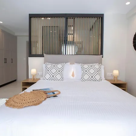 Ionian Elite Beachfront Villa Nidrí