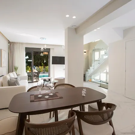 Ionian Elite Beachfront Villa Nidrí