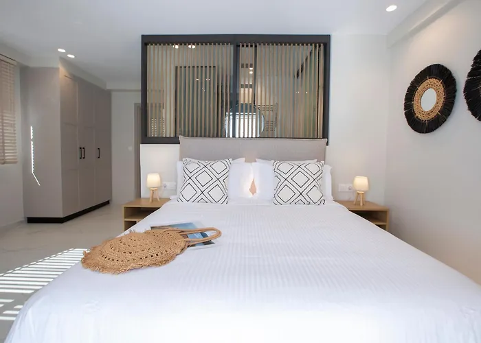 Ionian Elite Beachfront Villa Nydri (Lefkada)